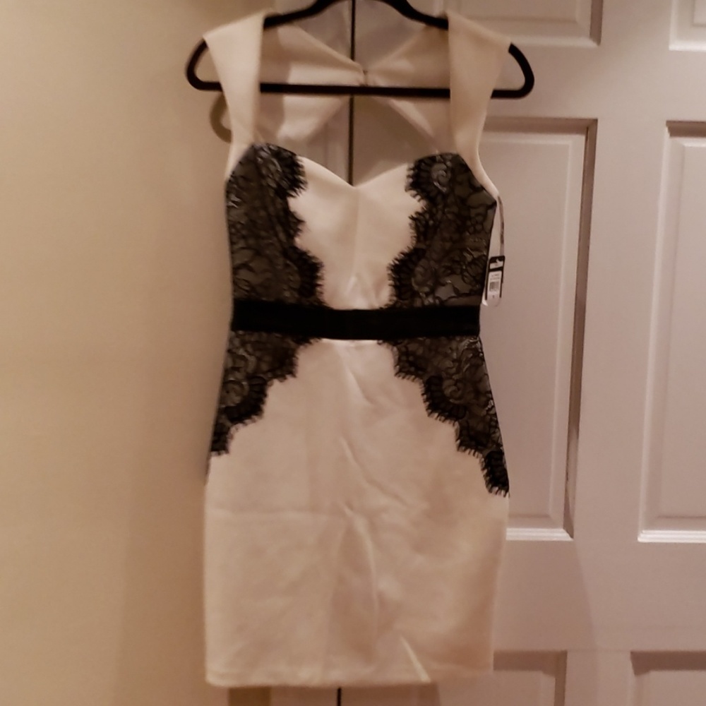 Elegant White Lace-Accent Sheath Dress